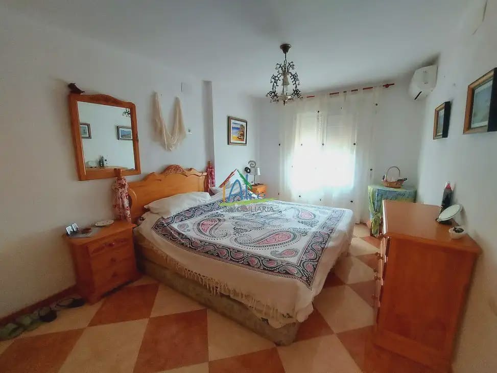 7 bedroom Villa for sale in Almonte with pool garage - € 380,000 (Ref: 9784157)