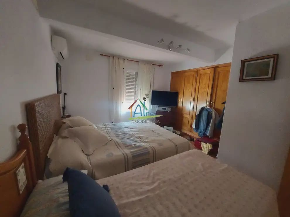 7 bedroom Villa for sale in Almonte with pool garage - € 380,000 (Ref: 9784157)