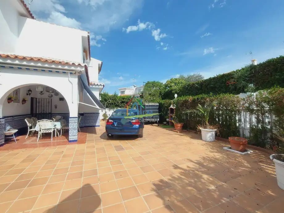 7 bedroom Villa for sale in Almonte with pool garage - € 380,000 (Ref: 9784157)