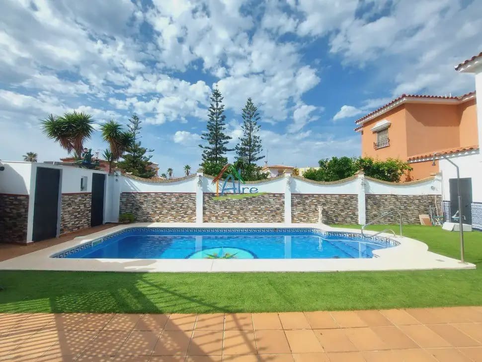 7 bedroom Villa for sale in Almonte with pool garage - € 380,000 (Ref: 9784157)
