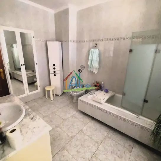 6 bedroom Townhouse for sale in Cala with garage - € 500,000 (Ref: 9784158)