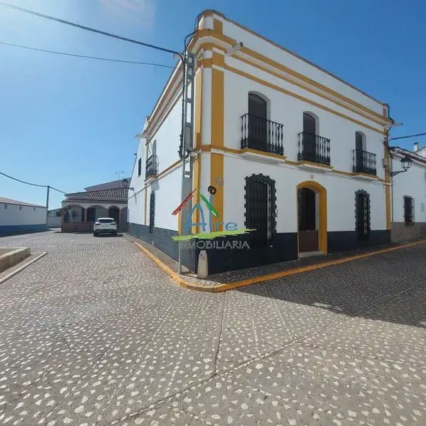 6 bedroom Townhouse for sale in Cala with garage - € 500,000 (Ref: 9784158)