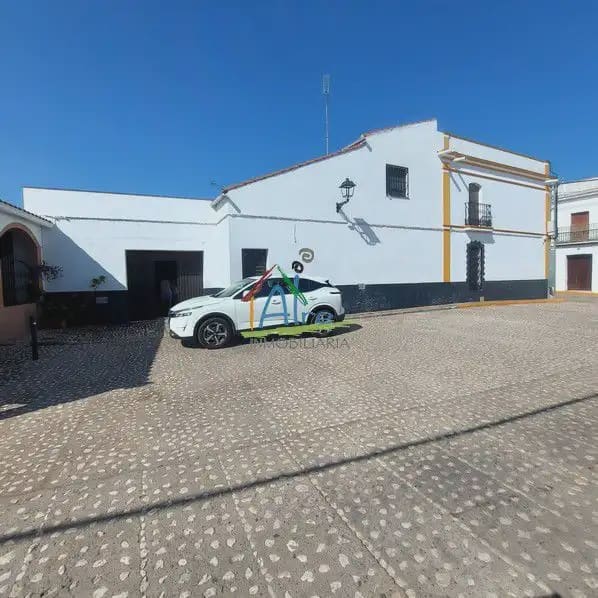 6 bedroom Townhouse for sale in Cala with garage - € 500,000 (Ref: 9784158)