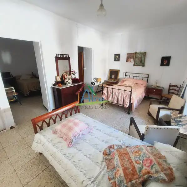 6 bedroom Townhouse for sale in Cala with garage - € 500,000 (Ref: 9784158)