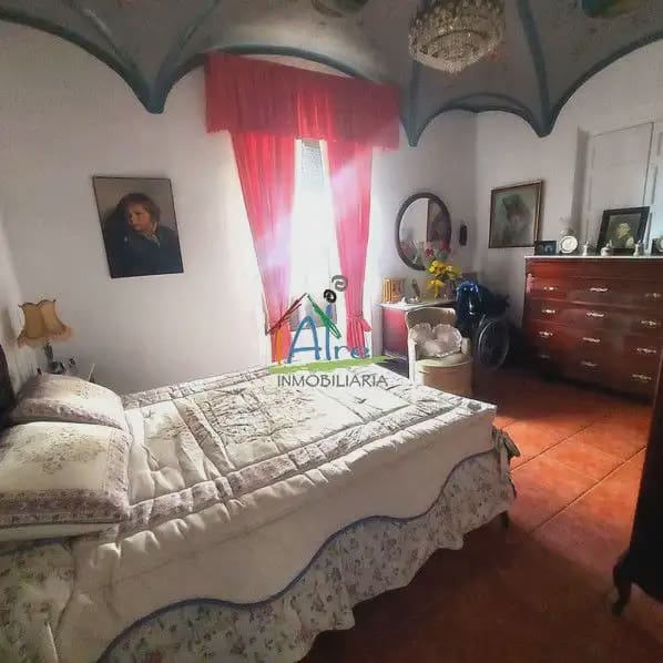 6 bedroom Townhouse for sale in Cala with garage - € 500,000 (Ref: 9784158)