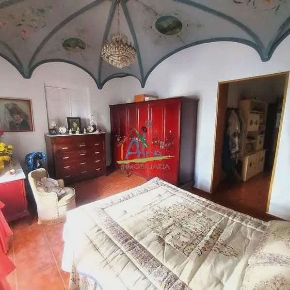 6 bedroom Townhouse for sale in Cala with garage - € 500,000 (Ref: 9784158)