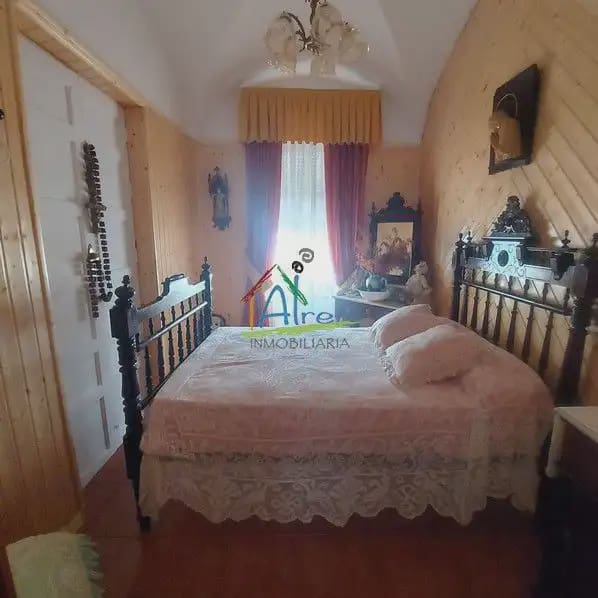 6 bedroom Townhouse for sale in Cala with garage - € 500,000 (Ref: 9784158)