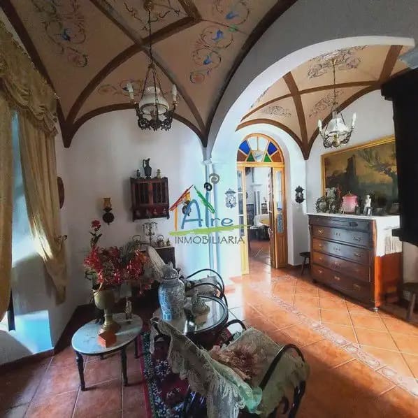 6 bedroom Townhouse for sale in Cala with garage - € 500,000 (Ref: 9784158)