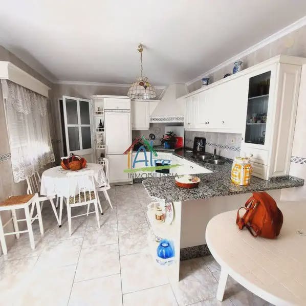 6 bedroom Townhouse for sale in Cala with garage - € 500,000 (Ref: 9784158)