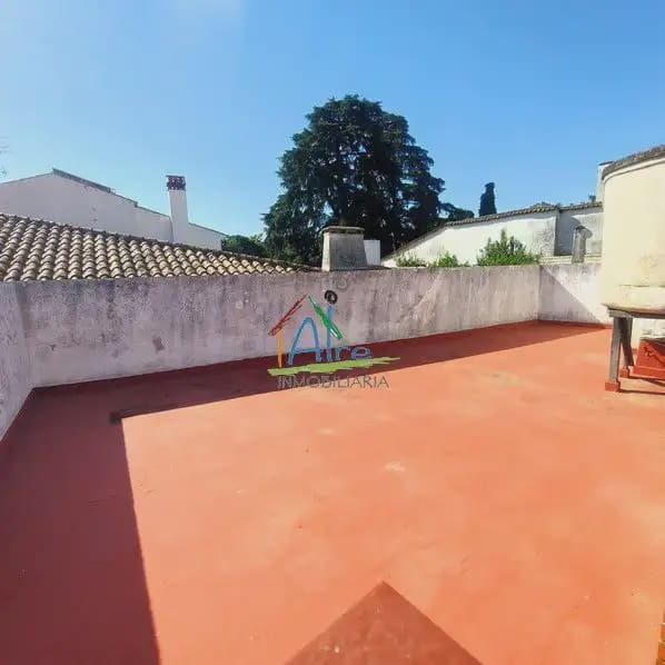 6 bedroom Townhouse for sale in Cala with garage - € 500,000 (Ref: 9784158)