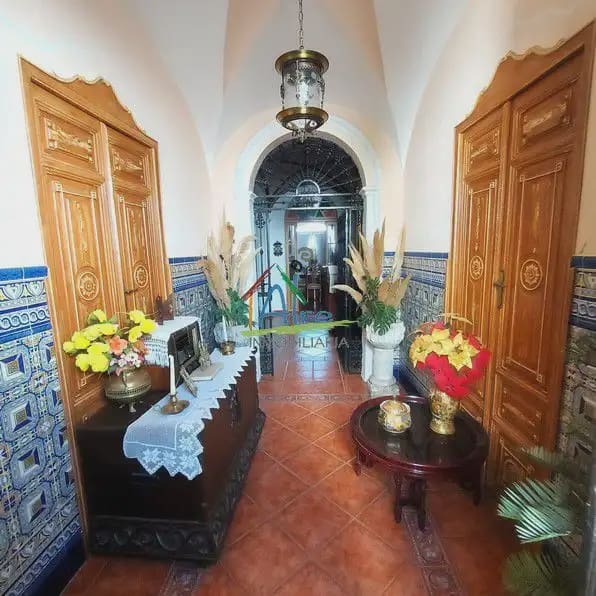 6 bedroom Townhouse for sale in Cala with garage - € 500,000 (Ref: 9784158)