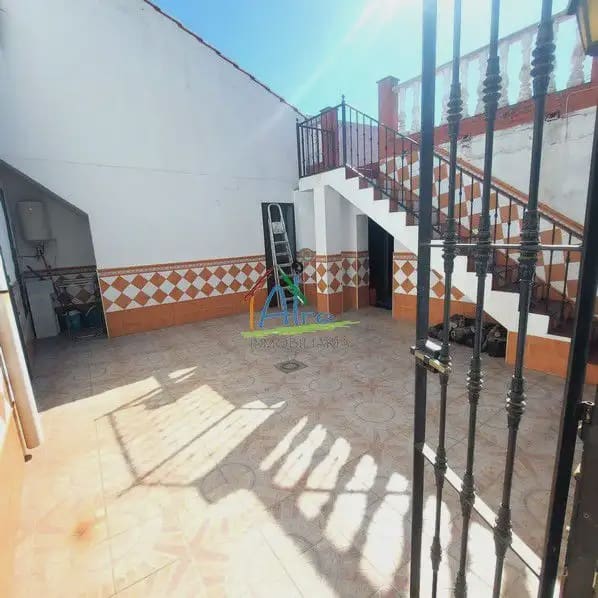 6 bedroom Townhouse for sale in Cala with garage - € 500,000 (Ref: 9784158)