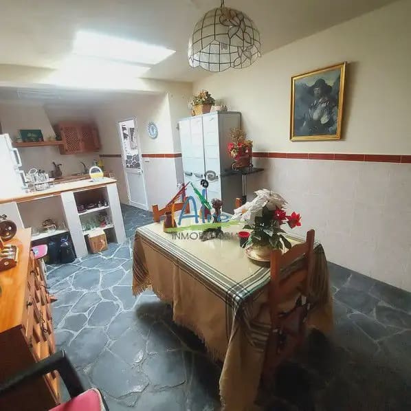 6 bedroom Townhouse for sale in Cala with garage - € 500,000 (Ref: 9784158)