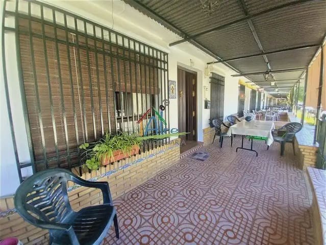 7 bedroom Townhouse for sale in El Rocío, Almonte with garage - € 611,000 (Ref: 9784167)