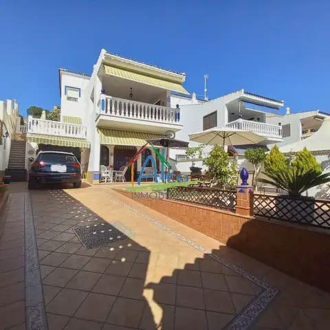 5 Zimmer Villa zu verkaufen in Almonte mit Pool Garage - 396.000 € (Ref: 9784183)