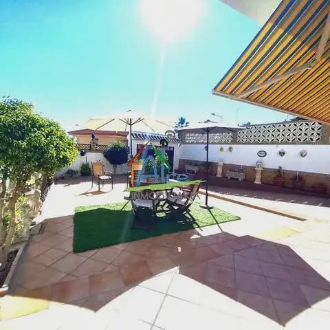 5 bedroom Villa for sale in Almonte with pool garage - € 396,000 (Ref: 9784183)