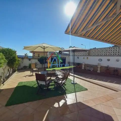 5 bedroom Villa for sale in Almonte with pool garage - € 396,000 (Ref: 9784183)