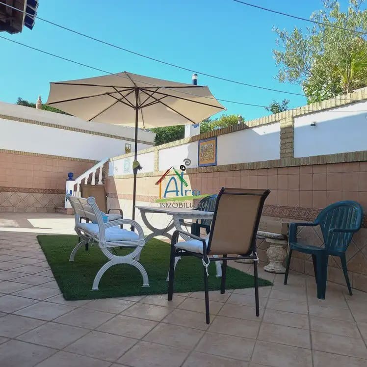 5 bedroom Villa for sale in Almonte with pool garage - € 396,000 (Ref: 9784183)