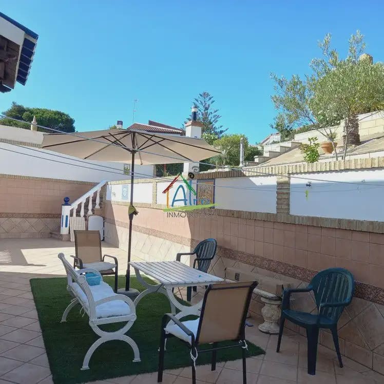 5 bedroom Villa for sale in Almonte with pool garage - € 396,000 (Ref: 9784183)