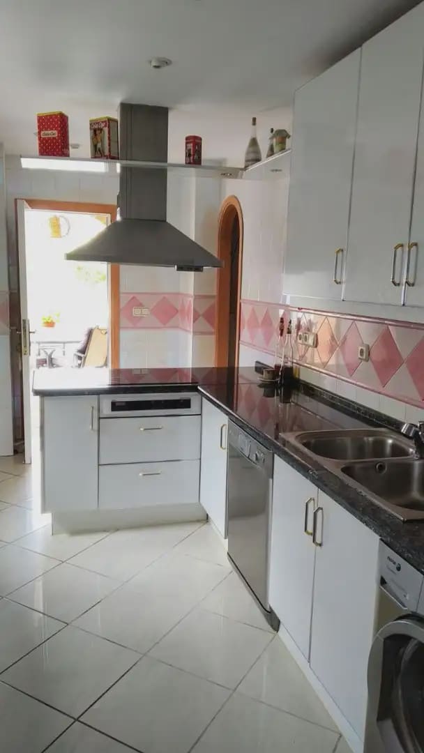 4 soveværelse Villa til salg i Almonte med swimmingpool garage - € 390.000 (Ref: 9784188)