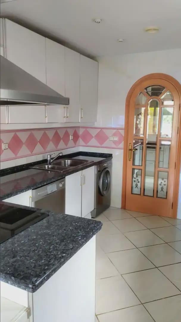 4 soveværelse Villa til salg i Almonte med swimmingpool garage - € 390.000 (Ref: 9784188)