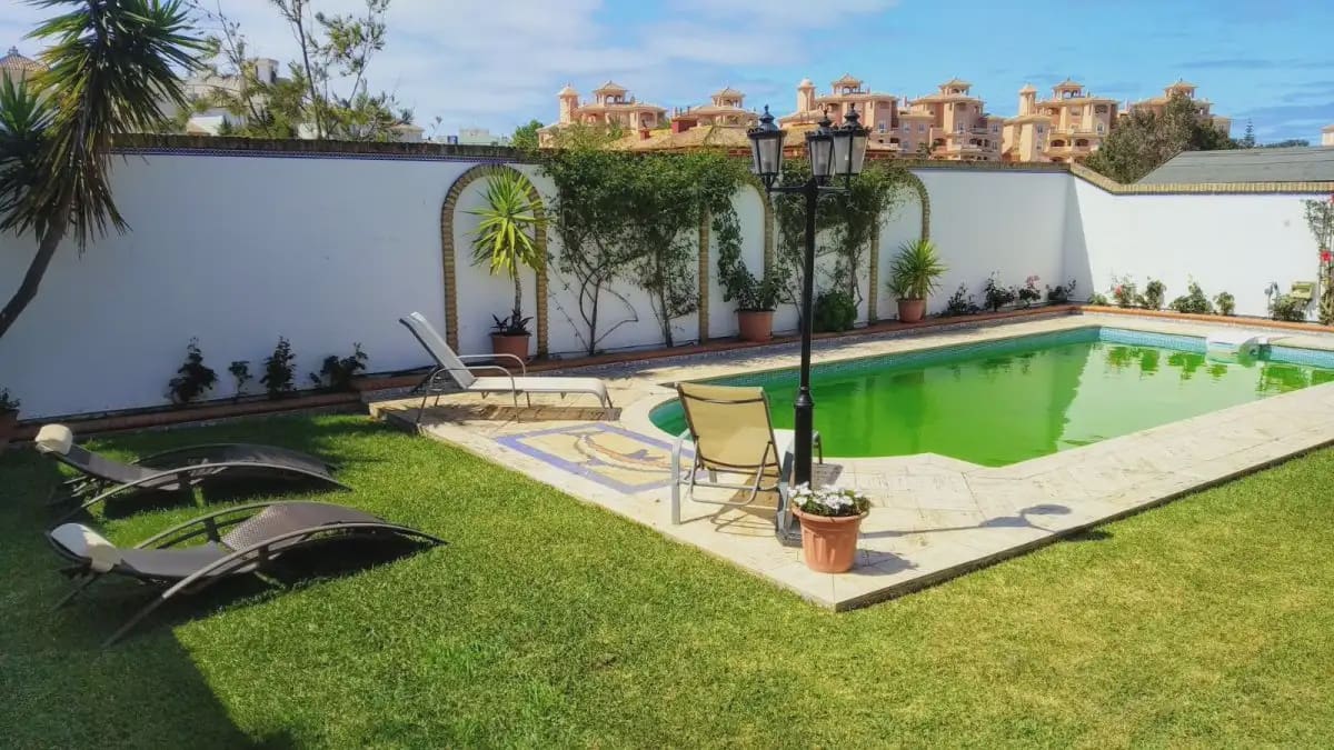 4 soveværelse Villa til salg i Almonte med swimmingpool garage - € 390.000 (Ref: 9784188)