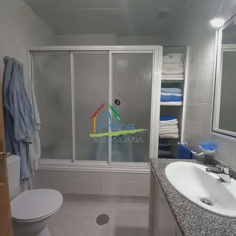 11 soveværelse Semi-Rækkehus til salg i Almonte med garage - € 400.000 (Ref: 9784202)