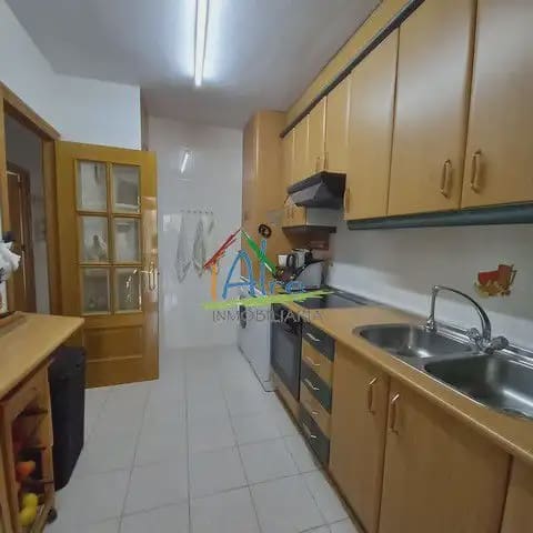 11 soveværelse Semi-Rækkehus til salg i Almonte med garage - € 400.000 (Ref: 9784202)