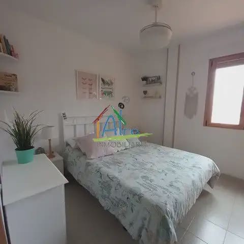 11 soveværelse Semi-Rækkehus til salg i Almonte med garage - € 400.000 (Ref: 9784202)