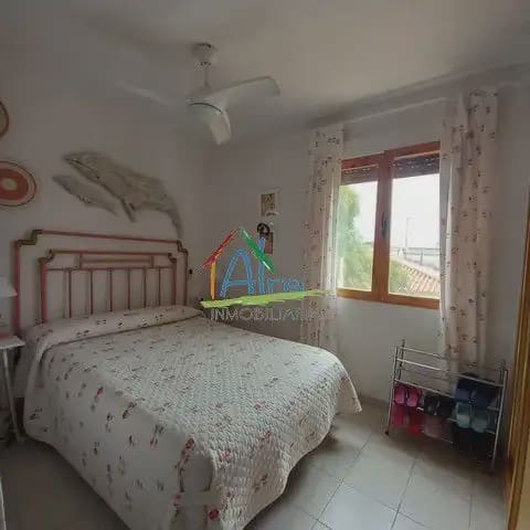 11 soveværelse Semi-Rækkehus til salg i Almonte med garage - € 400.000 (Ref: 9784202)