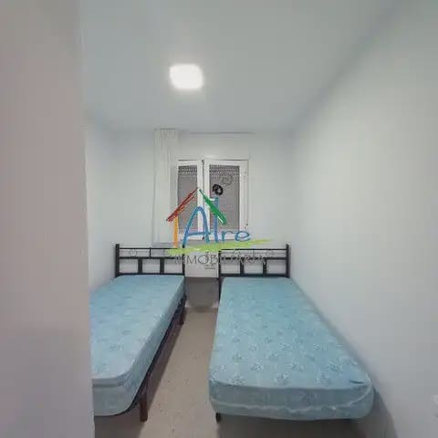 11 soveværelse Semi-Rækkehus til salg i Almonte med garage - € 400.000 (Ref: 9784202)