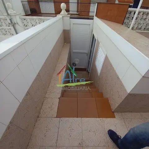 11 soveværelse Semi-Rækkehus til salg i Almonte med garage - € 400.000 (Ref: 9784202)