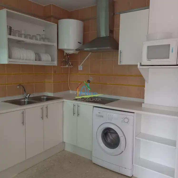 11 soveværelse Semi-Rækkehus til salg i Almonte med garage - € 400.000 (Ref: 9784202)