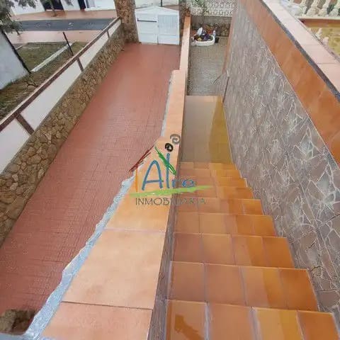 11 soveværelse Semi-Rækkehus til salg i Almonte med garage - € 400.000 (Ref: 9784202)