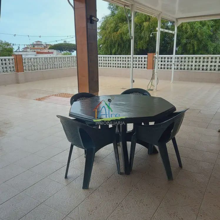 11 soveværelse Semi-Rækkehus til salg i Almonte med garage - € 400.000 (Ref: 9784202)