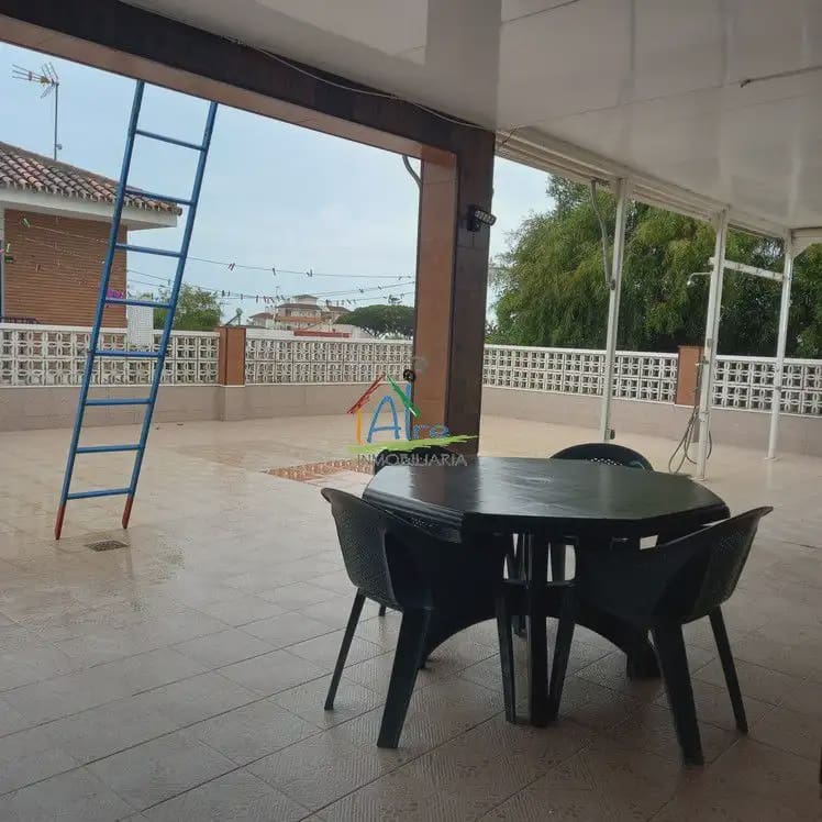 11 soveværelse Semi-Rækkehus til salg i Almonte med garage - € 400.000 (Ref: 9784202)