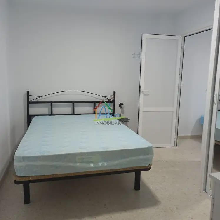 11 soveværelse Semi-Rækkehus til salg i Almonte med garage - € 400.000 (Ref: 9784202)