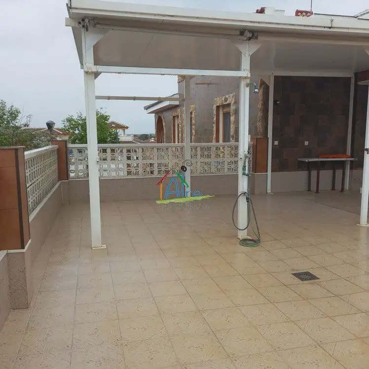 11 soveværelse Semi-Rækkehus til salg i Almonte med garage - € 400.000 (Ref: 9784202)