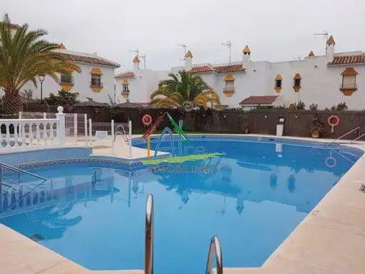 3 makuuhuone Omakotitalo vuokrattavana paikassa Almonte mukana uima-altaan - 7 000 € (Ref: 9784203)