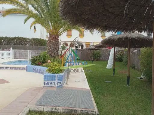 3 makuuhuone Omakotitalo vuokrattavana paikassa Almonte mukana uima-altaan - 7 000 € (Ref: 9784203)