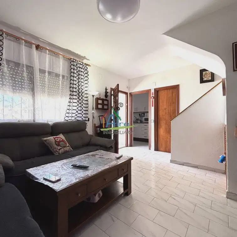 3 makuuhuone Omakotitalo vuokrattavana paikassa Almonte mukana uima-altaan - 7 000 € (Ref: 9784203)