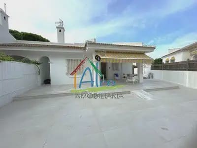 5 bedroom Villa for sale in Almonte with garage - € 457,000 (Ref: 9784204)