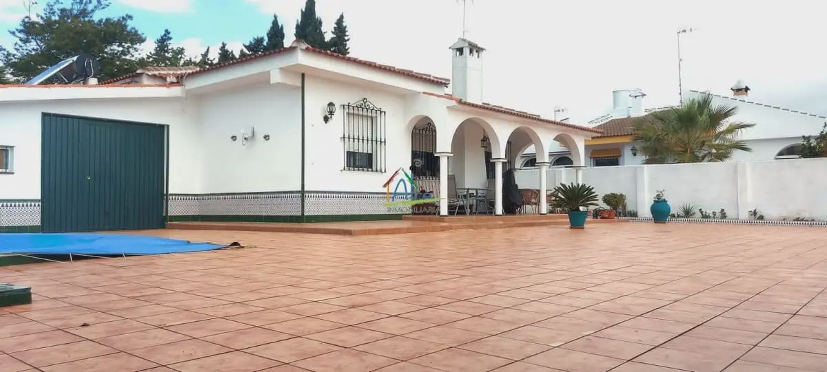 5 bedroom Villa for sale in Almonte with pool - € 420,000 (Ref: 9784209)