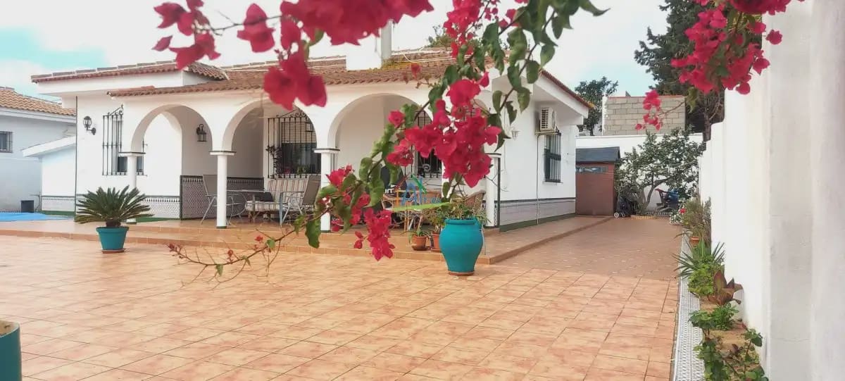 5 bedroom Villa for sale in Almonte with pool - € 420,000 (Ref: 9784209)