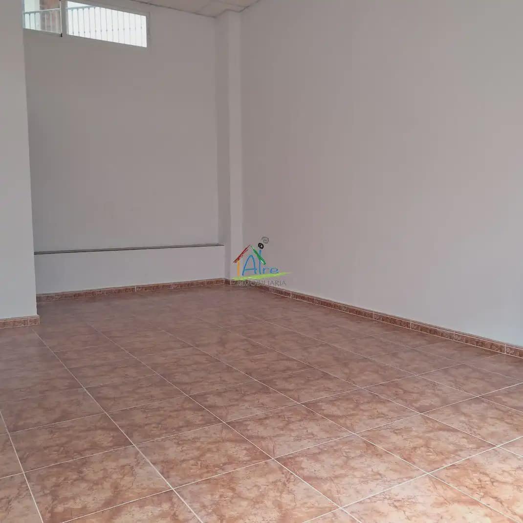 Commerciale in vendita in Pilas - 28.000 € (Rif: 9784213)