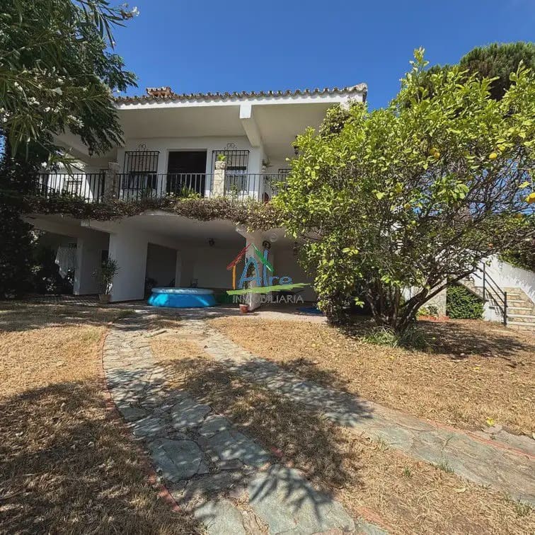 5 bedroom Villa for sale in Almonte with garage - € 395,000 (Ref: 9784227)