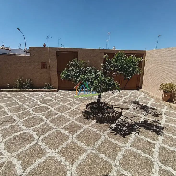 5 bedroom Villa for sale in Almonte with garage - € 320,000 (Ref: 9784248)