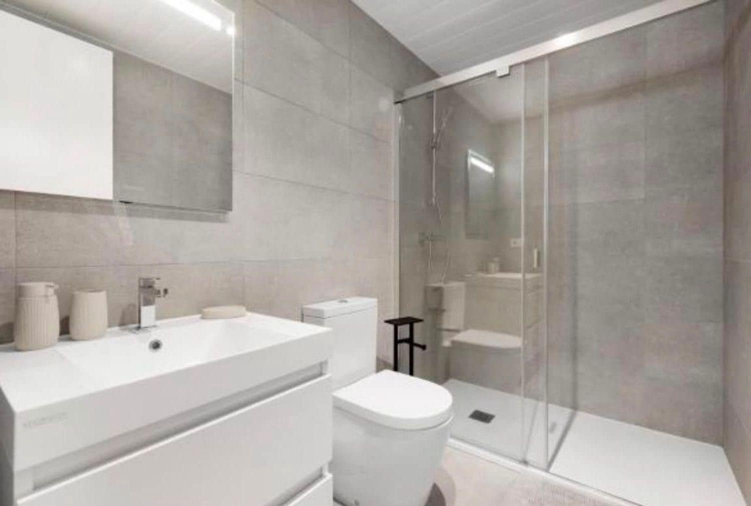 Piso de 2 habitaciones en Torre del Mar en venta con piscina garaje - 378.000 € (Ref: 10121145)