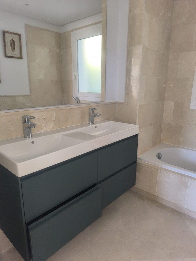 2 slaapkamer Appartement te koop in Marbella met zwembad garage - € 560.000 (Ref: 9871943)