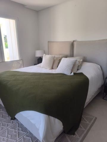 2 sovrum Lägenhet till salu i Los Naranjos, Marbella med pool garage - 560 000 € (Ref: 9871943)